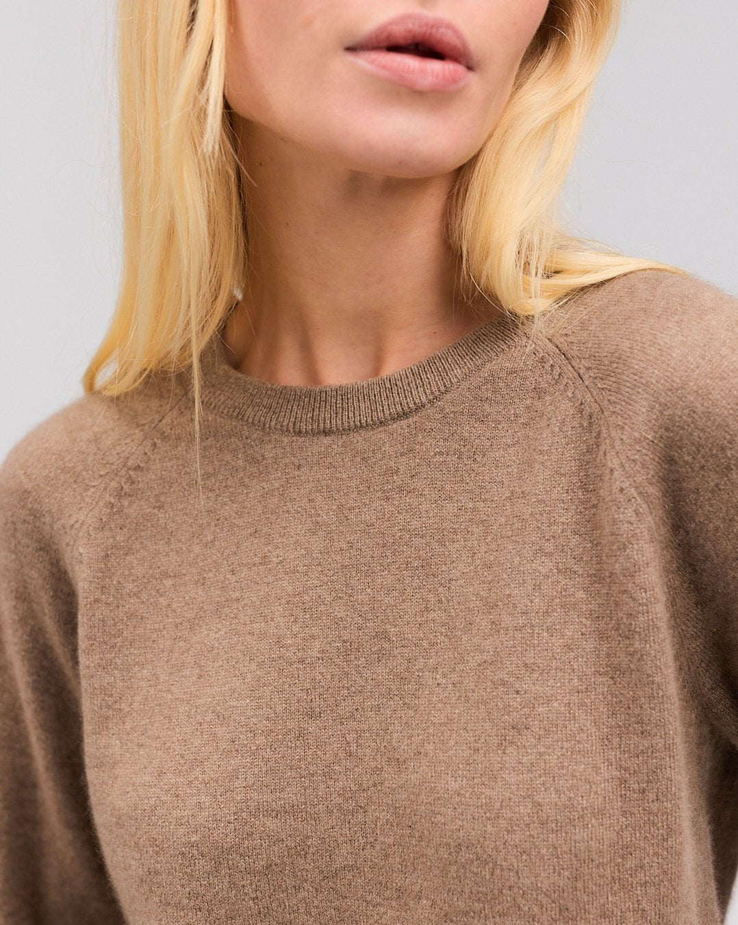 ASTRID cashmere crewneck brun - Nordic Weaving