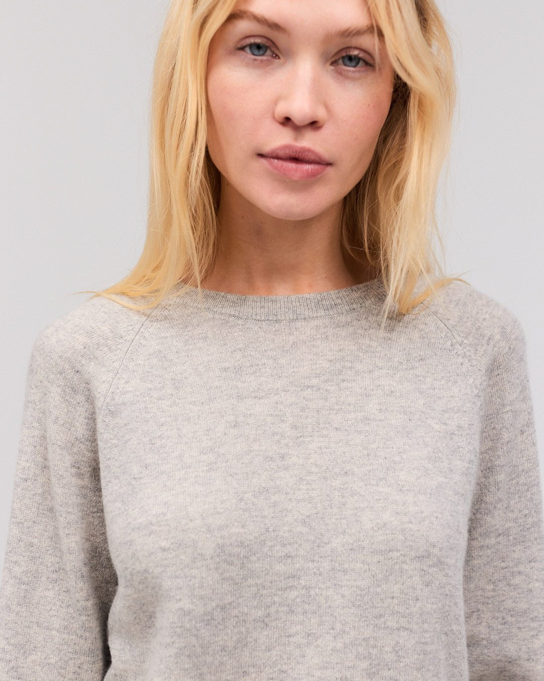 ASTRID cashmere round neck lys grå - Nordic Weaving