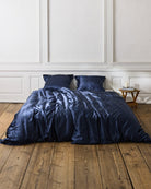 Mulberry silke i navy - detalje af stoffet
