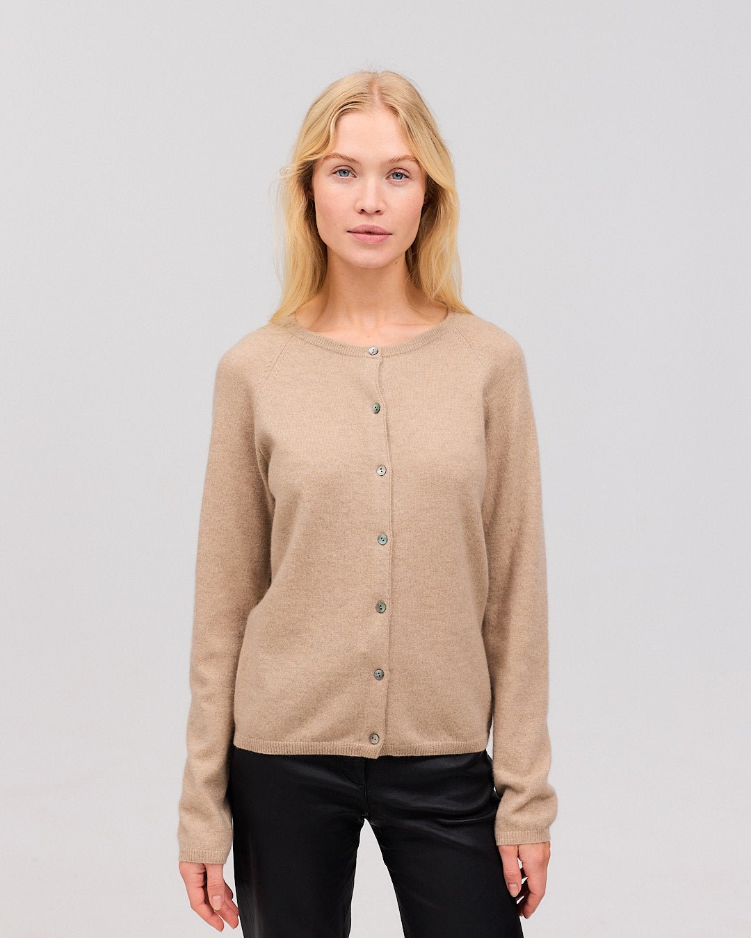 GISLA Cashmere cardigan sand melange - Nordic Weaving